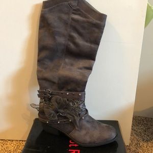 Not Rated grey boots size 9